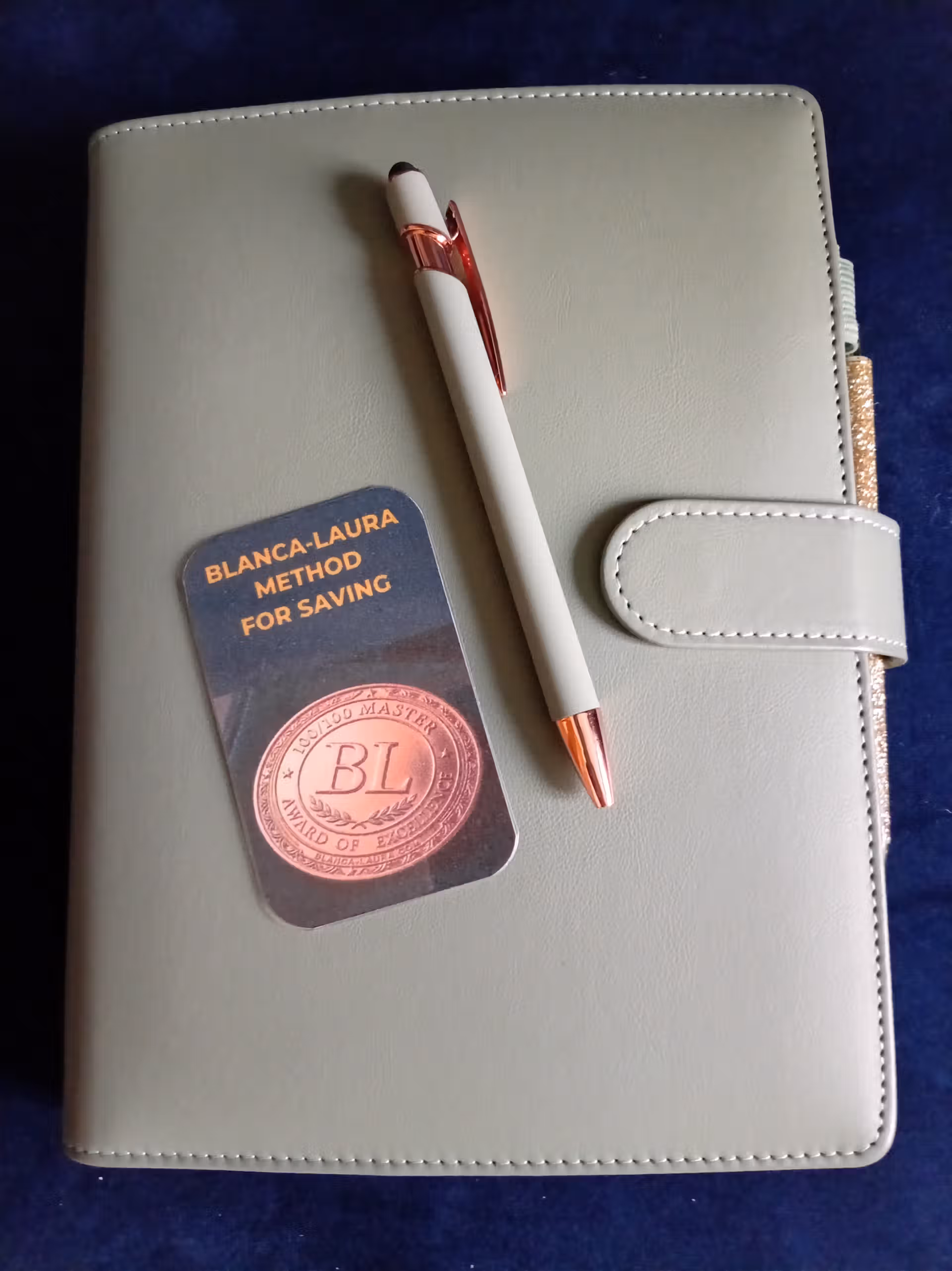 Blanca-Laura method on a sage green Filofax planner and its pen