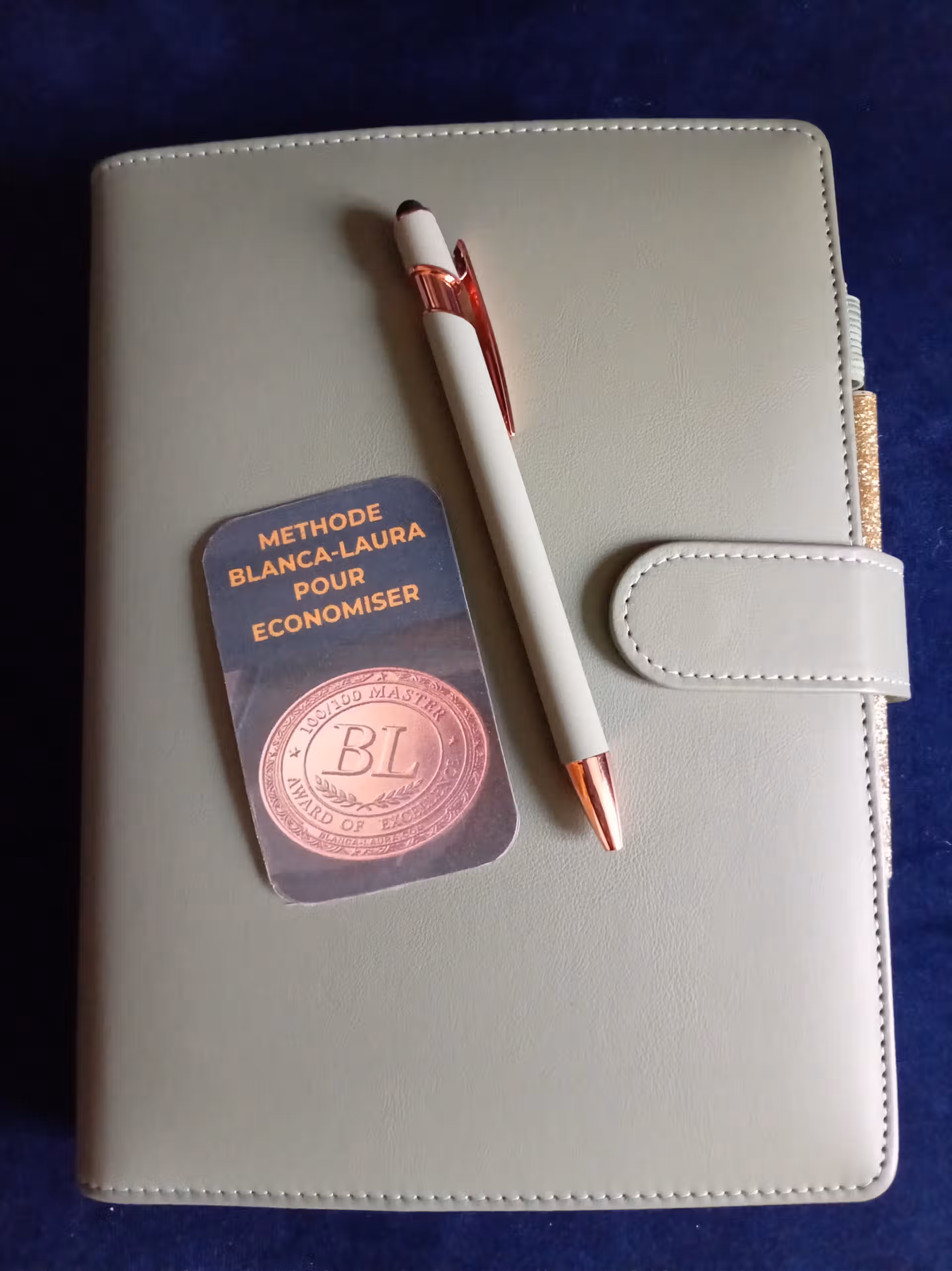 Méthode Blanca-Laura sur un agenda Filofax vert sauge et son stylo assorti